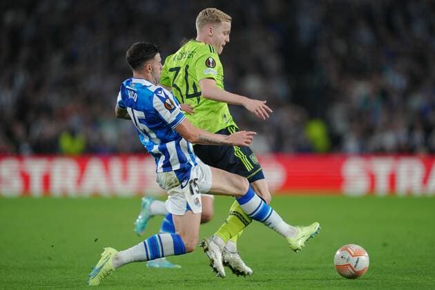 Mandatory Credit: Photo by Bagu Blanco Pressinphoto Shutterstock (13607020bt) Diego Rico of Real Sociedad and Donny Van de Beek of Manchester United, ManU Real Sociedad v Manchester United, UEFA Europa League, Group C, date 4. Football, Reale Arena Stadium, San Sebastian, Spain - 3 Nov 2022 Editorial use only Real Sociedad v Manchester United, UEFA Europa League, Group C, date 4. Football, Reale Arena Stadium, San Sebastian, Spain - 3 Nov 2022 Editorial use only  Copyright: xBaguxBlanco Pressinphoto Shutterstockx 13607020bt