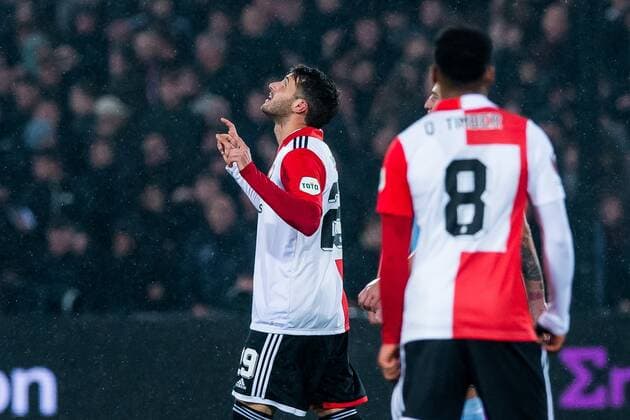 ROTTERDAM lm Santiago Gimenez of Feyenoord celebrates his goal during the UEFA Europa League Group F match between Feyenoord and Lazio Roma at Feyenoord Stadium de Kuip on November 3, 2022 in Rotterdam, Netherlands ANP Dutch Height Cor Lasker UEFA Europa League Group F 2022 2023 xVIxANPxSportx xCorxLaskerxIVx 457177275 originalFilename: 457177275.jpg