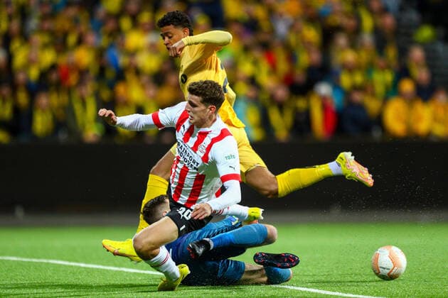 The group stage match in Europe leauge 2022 2023 Bodo Glimt PSV Bodo 20221103 PSV Eindhovens Guus Til with great bad luck at the start of the group stage match in Europe leauge 2022 2023 between Bodo Glimt and PSV Eindhoven Photo Mats Torbergsen NTB Bodo Norway  Copyright: xMatsxTorbergsenx xNTBx EDITORIAL USE ONLY. RESTRICTED USE FOR BETTING COMPANIES