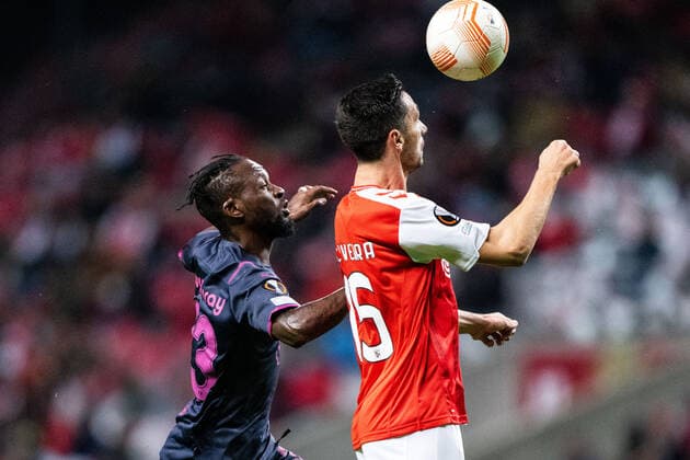 221103 Mohammed Buya Turay of Malmö FF and Paulo Oliveira of Braga during the UEFA Europa League between Braga and Malmö FF on November 3, 2022 in Braga Photo Petter Arvidson BILDBYRAN code PA PA0430 football football soccer fotball uefa europa league braga malmö ff bbeng,  Copyright: PETTERxARVIDSON BB221103PA057