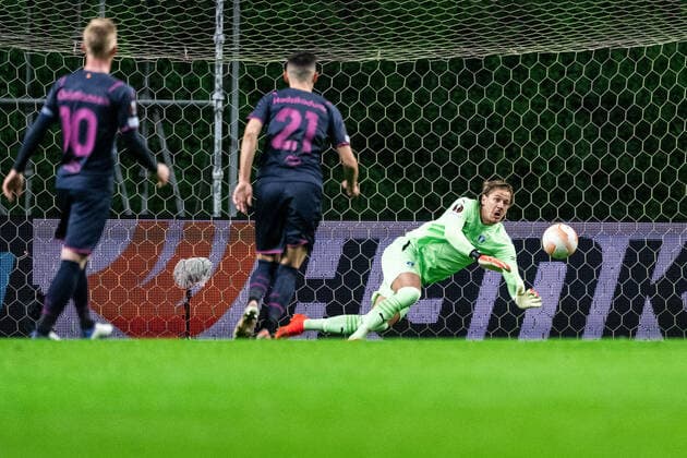 221103 Goalkeeper Johan Dahlin of Malmö FF during the UEFA Europa League between Braga and Malmö FF on November 3, 2022 in Braga Photo Petter Arvidson BILDBYRAN code PA PA0430 football football soccer fotball uefa europa league braga malmö ff bbeng,  Copyright: PETTERxARVIDSON BB221103PA061