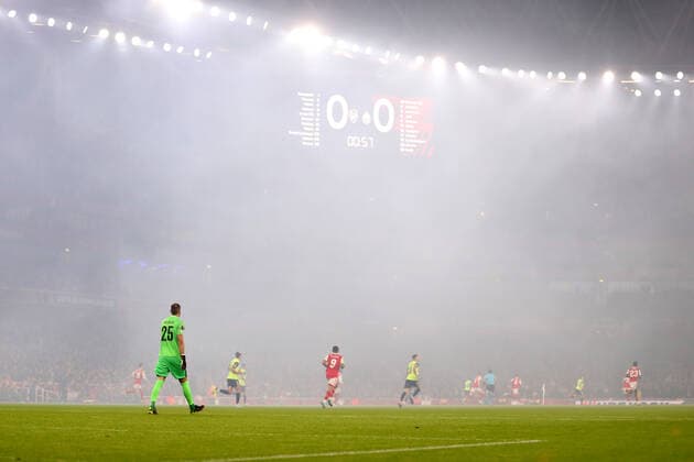 Arsenal gegen FC Zürich 03. November 2022, London UEFA Europa League Gruppenphase Arsenal gegen FC Zürich das Emirates Stadion ist in Rauch gehüllt Foto Jacques Feeney Offside London UK  Copyright: xJacquesxFeeneyx xOffsidexOffside