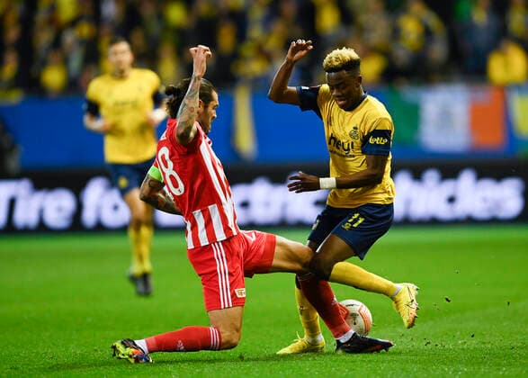 Berlin s Christopher Trimmel and Union s Simon Adingra fight for the ball during a soccer match between Belgian Royale Union Saint-Gilloise and German Union Berlin, Thursday 03 November 2022 in Leuven, on day 6 6 of the Uefa Europa League group stage. JOHNxTHYS  x48592564x