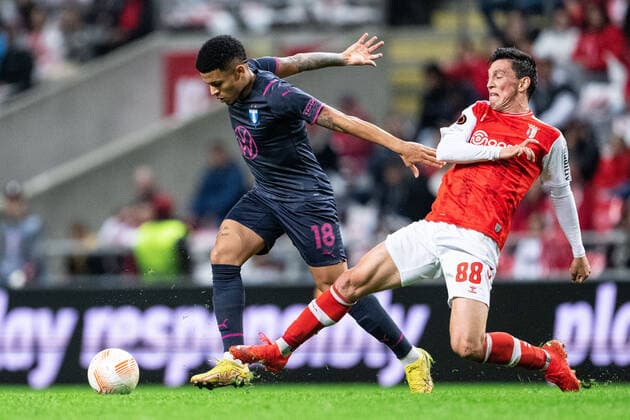221103 Romain Gall of Malmö FF and Andre Castro of Braga during the UEFA Europa League between Braga and Malmö FF on November 3, 2022 in Braga Photo Petter Arvidson BILDBYRAN code PA PA0430 football football soccer fotball uefa europa league braga malmö ff bbeng,  Copyright: PETTERxARVIDSON BB221103PA069