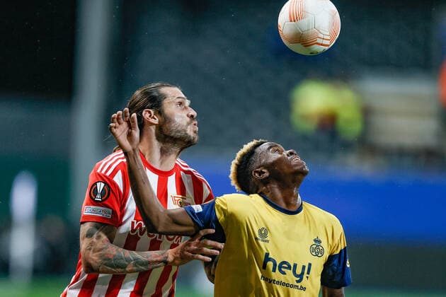 Berlin s Christopher Trimmel and Union s Simon Adingra fight for the ball during a soccer match between Belgian Royale Union Saint-Gilloise and German Union Berlin, Thursday 03 November 2022 in Leuven, on day 6 6 of the Uefa Europa League group stage. BRUNOxFAHY  x48592787x