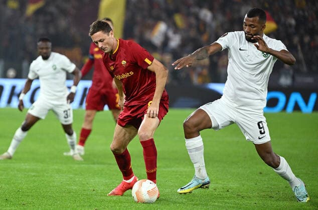 November 3, 2022, ROME: AS Roma s Nemanja Matic (L) vies for the ball with PFC Ludogorets Thiago during the UEFA Europa League group C soccer match between AS Roma and PFC Ludogorets at Olimpico stadium in Rome, Italy, 03 November 2022. ANSA ETTORE FERRARI. ROME - ZUMAa110 20221103_zaf_a110_019 Copyright: xEttorexFerrarix