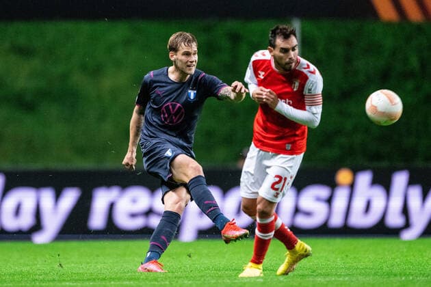 221103 Felix Beijmo of Malmö FF and Ricardo Horta of Braga during the UEFA Europa League between Braga and Malmö FF on November 3, 2022 in Braga Photo Petter Arvidson BILDBYRAN code PA PA0430 football football soccer fotball uefa europa league braga malmö ff bbeng,  Copyright: PETTERxARVIDSON BB221103PA073