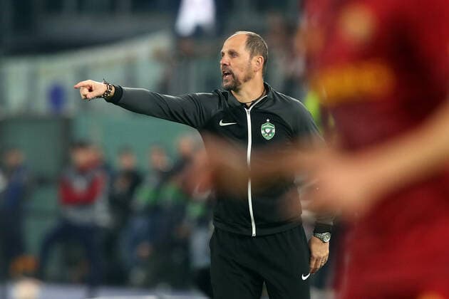 Rome, Italy 03.11.2022: Ante Simundza coach manager of Ludogorests in action during the Europe Uefa League 2022-2023 Group C, day 6, football match between AS Roma vs Ludogorests at Olympic Stadium in Rome.  Copyright: xmarcoxiacobuccix xipa-agency.netx xmarcoxiacobuccix 0