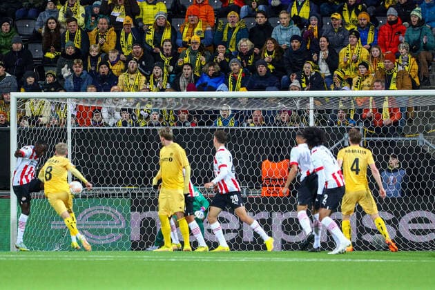 Football, the group stage match in Europe Leauge 2022 2023 Bodo Glimt PSV Bodo 20221103 Goal chance for the home team during the group stage match in Europe Leauge 2022 2023 between Bodo Glimt and PSV Eindhoven Photo Mats Torbergsen NTB Bodo Norway  Copyright: xMatsxTorbergsenx xNTBx EDITORIAL USE ONLY. RESTRICTED USE FOR BETTING COMPANIES