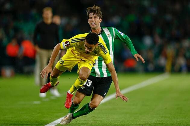 Mandatory Credit: Photo by Pressinphoto Shutterstock (13607381d) Juan Miranda of Real Betis and Pyry Soiri of HJK Helsinki Real Betis v HJK Helsinki, UEFA Europa League, Group C, date 6. Football, Benito Villamarin Stadium, Sevilla, Spain - 03 Nov 2022 Editorial use only Real Betis v HJK Helsinki, UEFA Europa League, Group C, date 6. Football, Benito Villamarin Stadium, Sevilla, Spain - 03 Nov 2022 Editorial use only Copyright: xPressinphoto Shutterstockx 13607381d
