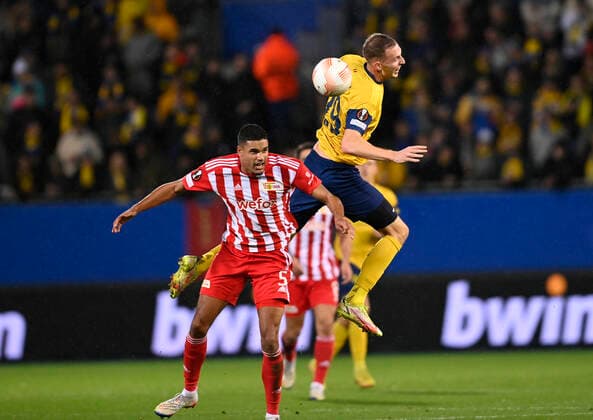 Berlin s Danilho Doekhi and Union s Gustaf Nilsson fight for the ball during a soccer match between Belgian Royale Union Saint-Gilloise and German Union Berlin, Thursday 03 November 2022 in Leuven, on day 6 6 of the Uefa Europa League group stage. JOHNxTHYS  x48593483x