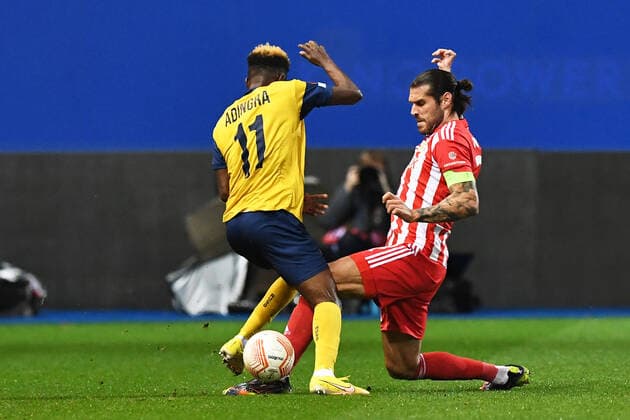 Football, Men, 2022 2023 season, Europa League group stage, Group D, matchday 6 , Royale Union Saint Gilloise 1 FC Union Berlin, v l Simon Adingra Royale Union Saint Gilloise, 11 and Christopher Trimmel 1 FC Union Berlin, 28 in duel , 03 11 2022, Copyright: xSebastianxRäppold MatthiasxKochx