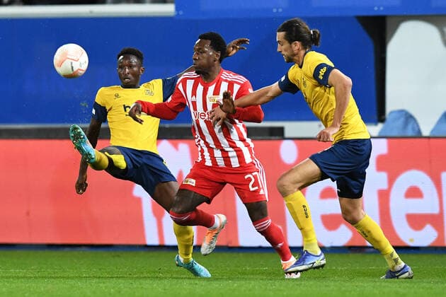 Football, Men, 2022 2023 season, Europa League group stage, Group D, matchday 6 , Royale Union Saint Gilloise 1 FC Union Berlin, v l Lazare Amani Royale Union Saint Gilloise, 8 , Sheraldo Becker 1 FC Union Berlin, 27 and Christian Burgess Royale Union Saint Gilloise, 16 in duel , 03 11 2022, Copyright: xSebastianxRäppold MatthiasxKochx