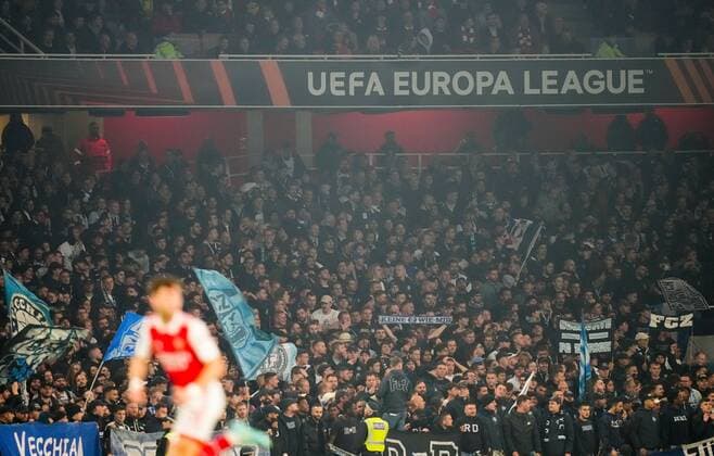 Sport Bilder des Tages Mandatory Credit: Photo by Dave Shopland Shutterstock (13602543x) FC Zurich fans Arsenal v FC Zurich, UEFA Europa League, Group A, Football, Emirates Stadium, London, UK - 03 Nov 2022 EDITORIAL USE ONLY No use with unauthorised audio, video, data, fixture lists, club league logos or live services. Online in-match use limited to 120 images, no video emulation. No use in betting, games or single club league player publications. Arsenal v FC Zurich, UEFA Europa League, Group A, Football, Emirates Stadium, London, UK - 03 Nov 2022 EDITORIAL USE ONLY No use with unauthorised audio, video, data, fixture lists, club league logos or live services. Online in-match use limited to 120 images, no video emulation. No use in betting, games or single club league player publications. Copyright: xDavexShopland Shutterstockx 13602543x