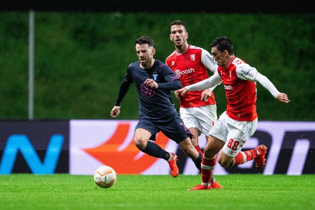 221103 Erdal Rakip of Malmö FF and Andre Castro of Braga during the UEFA Europa League between Braga and Malmö FF on November 3, 2022 in Braga Photo Petter Arvidson BILDBYRAN code PA PA0430 football football soccer fotball uefa europa league braga malmö ff bbeng,  Copyright: PETTERxARVIDSON BB221103PA090