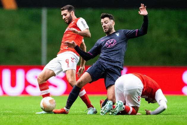 221103 Erdal Rakip of Malmö FF and Abel Ruiz of Braga during the UEFA Europa League between Braga and Malmö FF on November 3, 2022 in Braga Photo Petter Arvidson BILDBYRAN code PA PA0430 football football soccer fotball uefa europa league braga malmö ff bbeng,  Copyright: PETTERxARVIDSON BB221103PA093