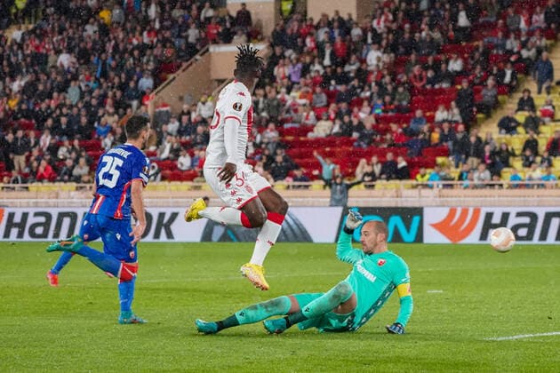 Breel Embolo (AS Monaco) - Milan Borjan (Etoile Rouge de Belgrade) FOOTBALL : AS Monaco vs Etoile Rouge de Belgrade - Europa League - Phase de groupe H - Monaco - 03 11 2022 NorbertScanella Panoramic 
