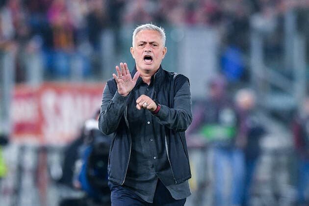 Sport Bilder des Tages AS Roma v PFC Ludogorets - UEFA Europa League Jose Mourinho of AS Roma gestures during the UEFA Europa League Group C stage match between AS Roma and PFC Ludogorets at Stadio Olimpico, Rome, Italy on 3 November 2022. Rome Rome Italy  Copyright: xGiuseppexMaffiax originalFilename:maffia-asromavp221103_npPpY.jpg