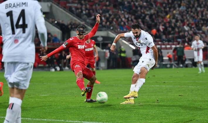 Gaetan Laborde OGC Nice , right , scores the goal to 0 1, left Ellyes Skhiri 1 FC Koeln 03 11 2022, Football, UEFA Europa Conference League, Season 2022 23, Group Stage, Matchday 6 1 FC Köln OGC Nice Koeln RheinEnergieStadion Nordrhein Westfalen Germany Team2