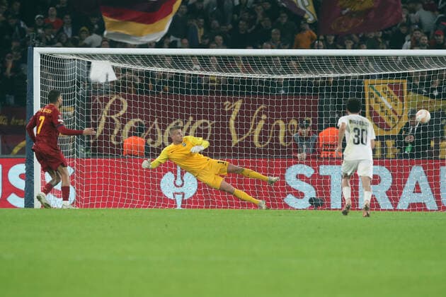 Rome, Italy 03.11.2022: Lorenzo Pellegrini of Roma score goal in penalty 1-1 during the Europe Uefa League 2022-2023 Group C, day 6, football match between AS Roma vs Ludogorets at Olympic Stadium in Rome.  Copyright: xmarcoxiacobuccix xipa-agency.netx xmarcoxiacobuccix 0