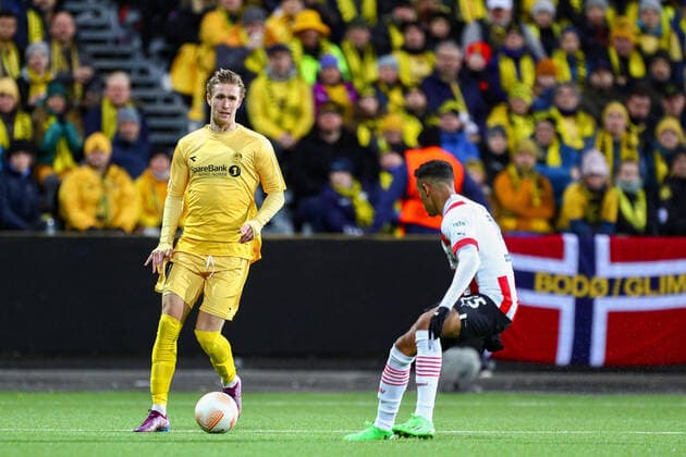 Football, the group stage match in Europe Leauge 2022 2023 Bodo Glimt PSV Bodo 20221103 The home teams Ola Solbakken t v in a duel with Fredrik Oppegard during the group stage match in Europe Leauge 2022 2023 between Bodo Glimt and PSV Eindhoven Photo Mats Torbergsen NTB Bodo Norway  Copyright: xMatsxTorbergsenx xNTBx EDITORIAL USE ONLY. RESTRICTED USE FOR BETTING COMPANIES