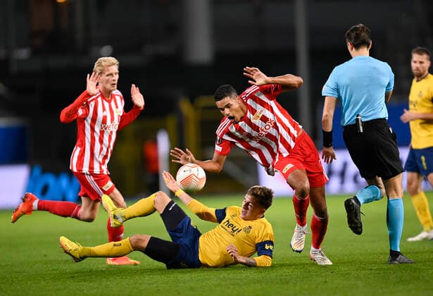 Union s Dennis Eckert and Berlin s Danilho Doekhi fight for the ball during a soccer match between Belgian Royale Union Saint-Gilloise and German Union Berlin, Thursday 03 November 2022 in Leuven, on day 6 6 of the Uefa Europa League group stage. JOHNxTHYS  x48596537x