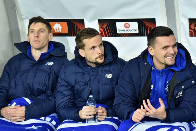 2022.11.03 Krakow Pilka nozna, Liga Europy UEFA, sezon 2022 2023 Dynamo Kijow - Fenerbahce SK N z Tomasz Kedziora (w srodku) na lawce rezerwowych Foto Krzysztof Porebski PressFocus 2022.11.03 Krakow Football, UEFA Europa League, 2022 23 season FC Dynamo Kyiv - Fenerbahce Spor Kulubu Tomasz Kedziora (w srodku) na lawce rezerwowych Credit: Krzysztof Porebski PressFocus NEWSPIX.PL --- Newspix.pl  20221103PF_KP101