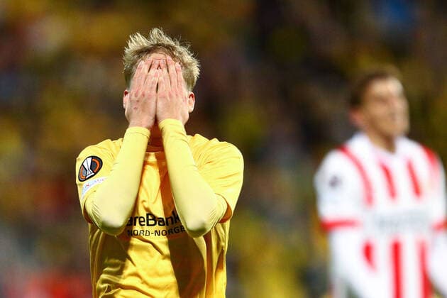 Fotball, gruppespillskampen i Europa Leauge 2022 2023: Bodo Glimt-PSV Bodo 20221103. Bodo Glimts Albert Gronbaek med hendene foran ansiktet under gruppespillskampen i Europa Leauge 2022 2023 mellom Bodo Glimt og PSV Eindhoven. Foto: Mats Torbergsen NTB Bodo Norge Ref:_SPOTPvQsASVUC0.jpg  Copyright: xMatsxTorbergsenx xNTBx EDITORIAL USE ONLY. RESTRICTED USE FOR BETTING COMPANIES