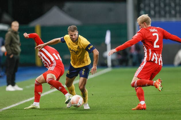 Berlin s Julian Ryerson, Union s Bart Nieuwkoop and Berlin s Morten Thorsby fight for the ball during a soccer match between Belgian Royale Union Saint-Gilloise and German Union Berlin, Thursday 03 November 2022 in Leuven, on day 6 6 of the Uefa Europa League group stage. BRUNOxFAHY  x48597467x