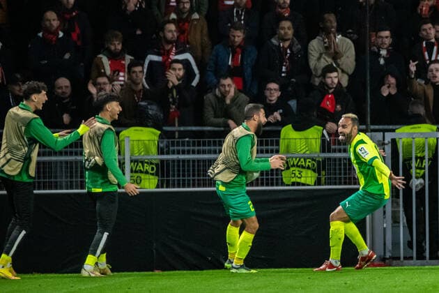Joie des joueurs du AEK Larnaca aprÃ s le but de Rafa Lopes (AEK Larnaca) FOOTBALL : Stade Rennais x AEK Larnaca - Ligue Europa - JournÃ e 6 - 03 11 2022 BaptisteAutissier Panoramic 