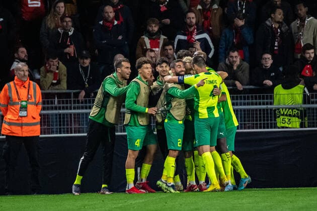 Joie des joueurs du AEK Larnaca aprÃ s le but de Rafa Lopes (AEK Larnaca) FOOTBALL : Stade Rennais x AEK Larnaca - Ligue Europa - JournÃ e 6 - 03 11 2022 BaptisteAutissier Panoramic 