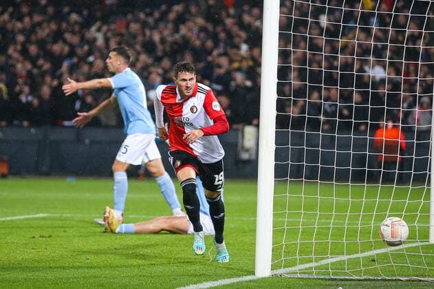 ROTTERDAM, 3-11-2022, Stadium de Kuip, the UEFA Europa League Feyenoord - Lazio Roma, Feyenoord player Santiago Gimenez scores 1-0 Feyenoord - Lazio  x19135092x Copyright: