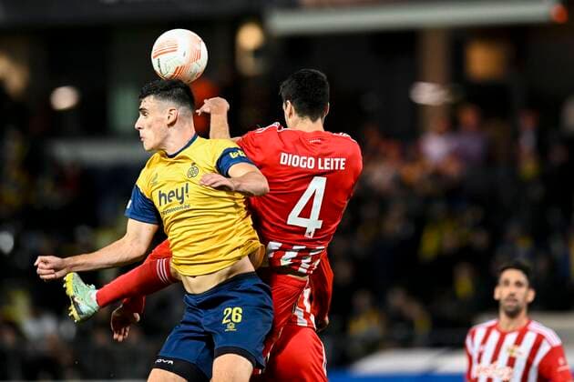 LEUVEN, BELGIUM - NOVEMBER 03 : Sykes Ross defender of Union St-Gilloise in an airduel with Leite Diogo defender of Union Berlin during UEFA Europa league match between Union St-Gilloise and Union Berlin at the King Power Stadium at den Dreef November 3, 2022 in Leuven, Belgium, 3 11 2022 ( Union ST-Gilloise v Union Berlin PhotoNews Panoramic 