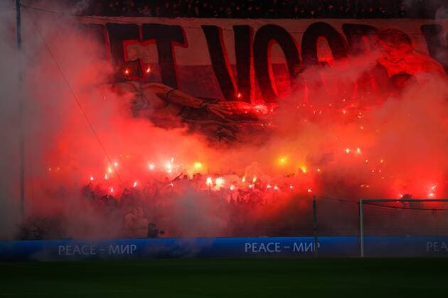 ROTTERDAM, 3-11-2022, Stadium de Kuip, the UEFA Europa League Feyenoord - Lazio Roma, Feyenoord supporters, vuurwerk, firework Feyenoord - Lazio  x19135094x Copyright: