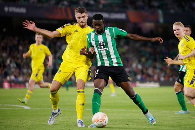 Real Betis v HJK Helsinki, UEFA Europa League football, Seville, Spain Seville, Spain. 03rd, November 2022. Luiz Henrique (11) of Real Betis and Arttu Hoskonen (5) of HJK Helsinki seen during the UEFA Europa League match between Real Betis and HJK Helsinki at Estadio Benito Villamarin in Seville. Seville Spain  Copyright: xGonzalesxPhoto JesusxRuizxMedinax