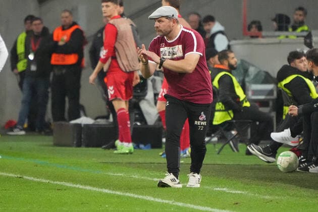 GER, Europa Conference League, Group Stage, Matchday 6, 1 FC Koeln GER vs OGC Nice FRA 03 11 2022, Rheinenergie Stadion, Koeln, GER, Europa Conference League, Group Stage, Matchday 6, 1 FC Koeln GER vs OGC Nice FRA , in picture Steffen Baumgart coach, head coach 1 FC Koeln ,gets upset violently, gestures, facial expressions, dissatisfied disappointed dejected frustrated, nordphotoxGmBHx xMeuter nph00351