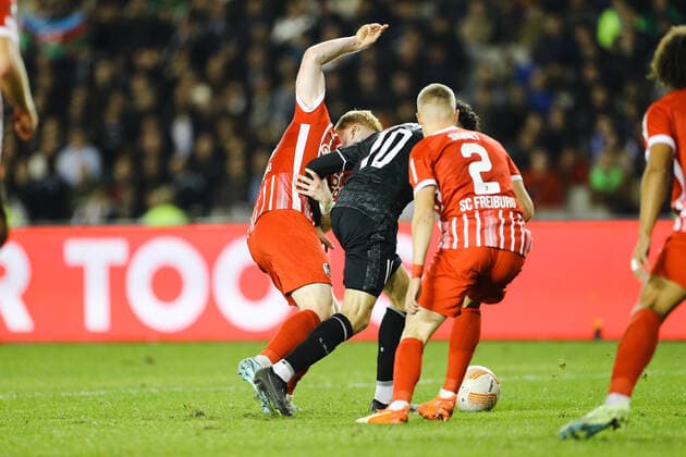 Sport Bilder des Tages Kady of Qarabag FK fight the ball Hugo Siquet of Club Freiburg during the UEFA Europa League group G match between Qarabag FK and Sport-Club Freiburg at Tofig Bahramov Stadium on November 3, 2022, in Baku, Azerbaijan. Copyright: xAzizxKarimovx qar_fraa_-17