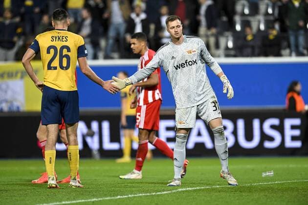 LEUVEN, BELGIUM - NOVEMBER 03 : Sykes Ross defender of Union St-Gilloise and Grill Lennart goalkeeper of Union Berlin pictured after the UEFA Europa league match between Union St-Gilloise and Union Berlin at the King Power Stadium at den Dreef November 3, 2022 in Leuven, Belgium, 3 11 2022 ( Union ST-Gilloise v Union Berlin PhotoNews Panoramic 