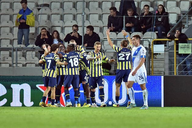 2022.11.03 Krakow Pilka nozna, Liga Europy UEFA, sezon 2022 2023 Dynamo Kijow - Fenerbahce SK N z Pilkarze Fenerbahce, radoc po bramce na 0-2, gol, bramka Foto Krzysztof Porebski PressFocus 2022.11.03 Krakow Football, UEFA Europa League, 2022 23 season FC Dynamo Kyiv - Fenerbahce Spor Kulubu Pilkarze Fenerbahce, radoc po bramce na 0-2, gol, bramka Credit: Krzysztof Porebski PressFocus NEWSPIX.PL --- Newspix.pl  20221103PF_KP154