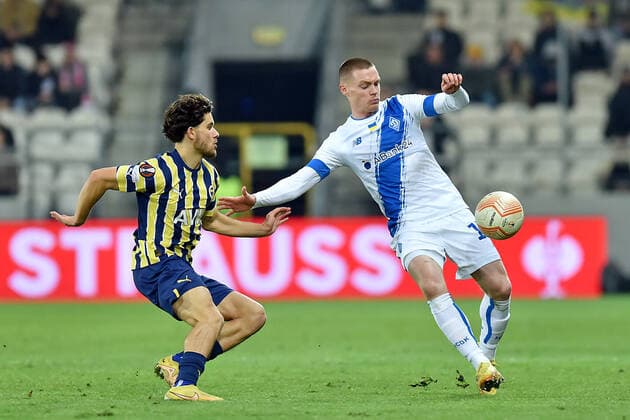 2022.11.03 Krakow Pilka nozna, Liga Europy UEFA, sezon 2022 2023 Dynamo Kijow - Fenerbahce SK N z Ferdi Kadiglu, Viktor Tsygankov Wiktor Cygankow Cyhankow Foto Krzysztof Porebski PressFocus 2022.11.03 Krakow Football, UEFA Europa League, 2022 23 season FC Dynamo Kyiv - Fenerbahce Spor Kulubu Ferdi Kadiglu, Viktor Tsygankov Wiktor Cygankow Cyhankow Credit: Krzysztof Porebski PressFocus NEWSPIX.PL --- Newspix.pl  20221103PF_KP159