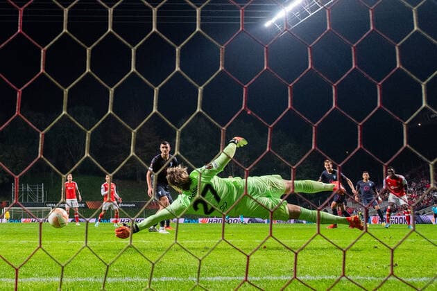 221103 Goalkeeper Johan Dahlin of Malmö FF during the UEFA Europa League between Braga and Malmö FF on November 3, 2022 in Braga Photo Petter Arvidson BILDBYRAN code PA PA0430 football football soccer fotball uefa europa league braga malmö ff bbeng,  Copyright: PETTERxARVIDSON BB221103PA167