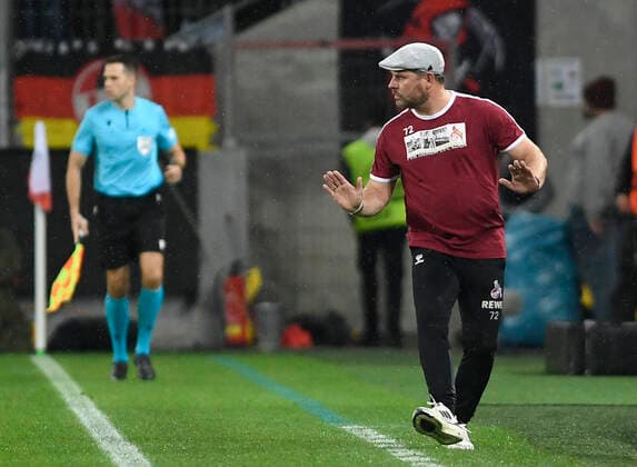 03 11 2022, Cologne, Germany, RheinEnergieStadium, 1 FC Koeln vs OGC Nice UEFA Europa Conference League Group D, coach Steffen Baumgart 1 FC Koeln gestures, gestures Photo Ralf Treese Cologne RheinEnergieStadium North Rhine Westphalia Germany  521_KOENIZ20221103_038 Treese-521