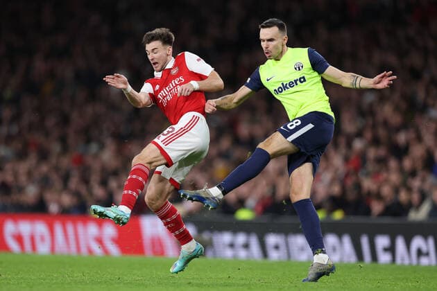 Arsenal gegen Zürich 03 November 2022, London Europa League Gruppenphase Arsenal gegen Zürich Kieran Tierney von Arsenal und Ole Selnaes von Zürich Foto Jacques Feeney Abseits London UK  Copyright: xJacquesxFeeneyx xOffsidexOffside