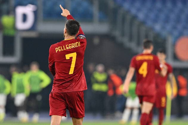 3rd November 2022; Olimpico Stadium, Roma, Italy; Uefa Europa League football Match, Roma versus Ludogorets; Roma s players celebrate after scoring the goal for 2-1 in the 65th minute  ActionPlus12444796 AllShotLive
