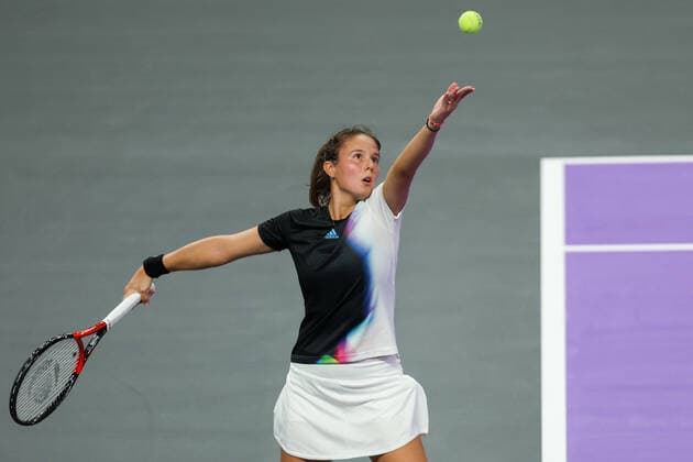 FORT WORTH, TX - NOVEMBER 03: Daria Kasatkina serves during the WTA, Tennis Damen Finals on November 3, 2022 at Dickies Arena in Fort Worth, TX. (Photo by George Walker Icon Sportswire) TENNIS: NOV 03 WTA Finals Icon22110344