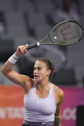 FORT WORTH, TX - NOVEMBER 04: Aryna Sabalenka hits a forehand during the WTA, Tennis Damen Finals on November 4, 2022 at Dickies Arena in Fort Worth, TX. (Photo by George Walker Icon Sportswire) TENNIS: NOV 04 WTA Finals Icon221104046