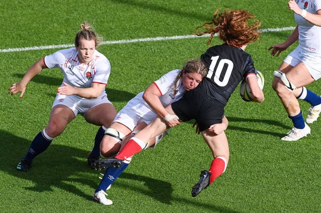 Rugby, WM Frauen, Kanada - England 5th November 2022; Auckland, New Zealand: Poppy Cleall of England tackles Alex Tessier of Canada. Canada versus England, Women& x2019;s Rugby World Cup New Zealand 2021 (played in 2022) Semi Final match at Eden Park, Auckland, New Zealand  ActionPlus12445016 AndrewxCornaga