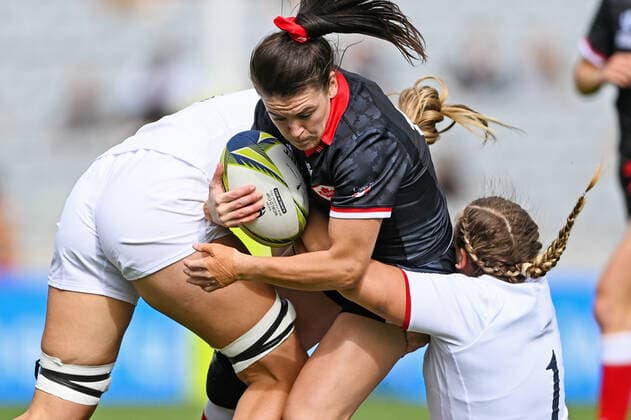Rugby, WM Frauen, Kanada - England 5th November 2022; Auckland, New Zealand: Alysha Corrigan of Canada tackled by Vickii Comborough of England. Canada versus England, Women& x2019;s Rugby World Cup New Zealand 2021 (played in 2022) Semi Final match at Eden Park, Auckland, New Zealand  ActionPlus12444968 AndrewxCornaga