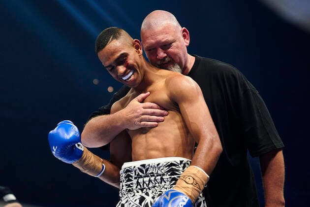 Bilder des Jahres, Sport 11 November Sport Themen der Woche KW44 Sport Bilder des Tages BOXING WILLIAMS HUNT, Nathan Singh celebrates victory over Robert Lale during their Super Bantamweight fight at Ken Rosewall Arena in Sydney, Saturday, November 5, 2022. ( NO ARCHIVING, EDITORIAL USE ONLY, NO USE IN BOOKS WITHOUT CONSENT SYDNEY NEW SOUTH WALES AUSTRALIA  Copyright: xBRETTxHEMMINGSx 20221105001726130913