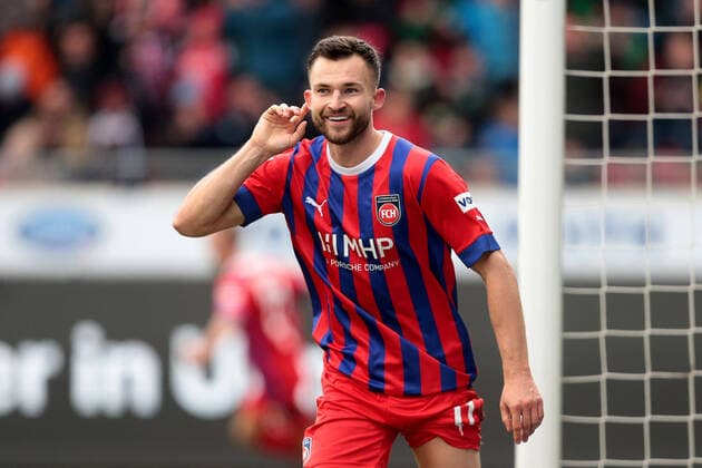 Sport Themen der Woche KW44 05.11.2022, Heidenheim, Germany, Voith Arena, 1.FC Heidenheim vs SC Paderborn 07 - 2. Bundesliga, Denis Thomalla (1.FC Heidenheim 1846) Torjubel, jubelt nach seinem treffer zum 2:0 (Foto H. Langer) DFB DFL REGULATIONS PROHIBIT ANY USE OF PHOTOGRAPHS AS IMAGE SEQUENCES AND OR QUASI-VIDEO. Heidenheim Voith Arena Germany *** 05 11 2022, Heidenheim, Germany, Voith Arena, 1 FC Heidenheim vs SC Paderborn 07 2 Bundesliga, Denis Thomalla 1 FC Heidenheim 1846 goal celebration, cheers after his goal to 2 0 Foto H Langer DFB DFL REGULATIONS PROHIBIT ANY USE OF PHOTOGRAPHS AS IMAGE SEQUENCES AND OR QUASI VIDEO Heidenheim Voith Arena Germany  541_FCHSCP20221105_050 Langer-541